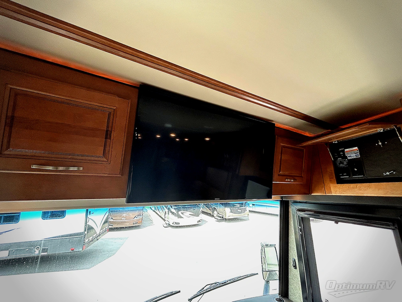 2017 Winnebago Journey 36M Photo 9
