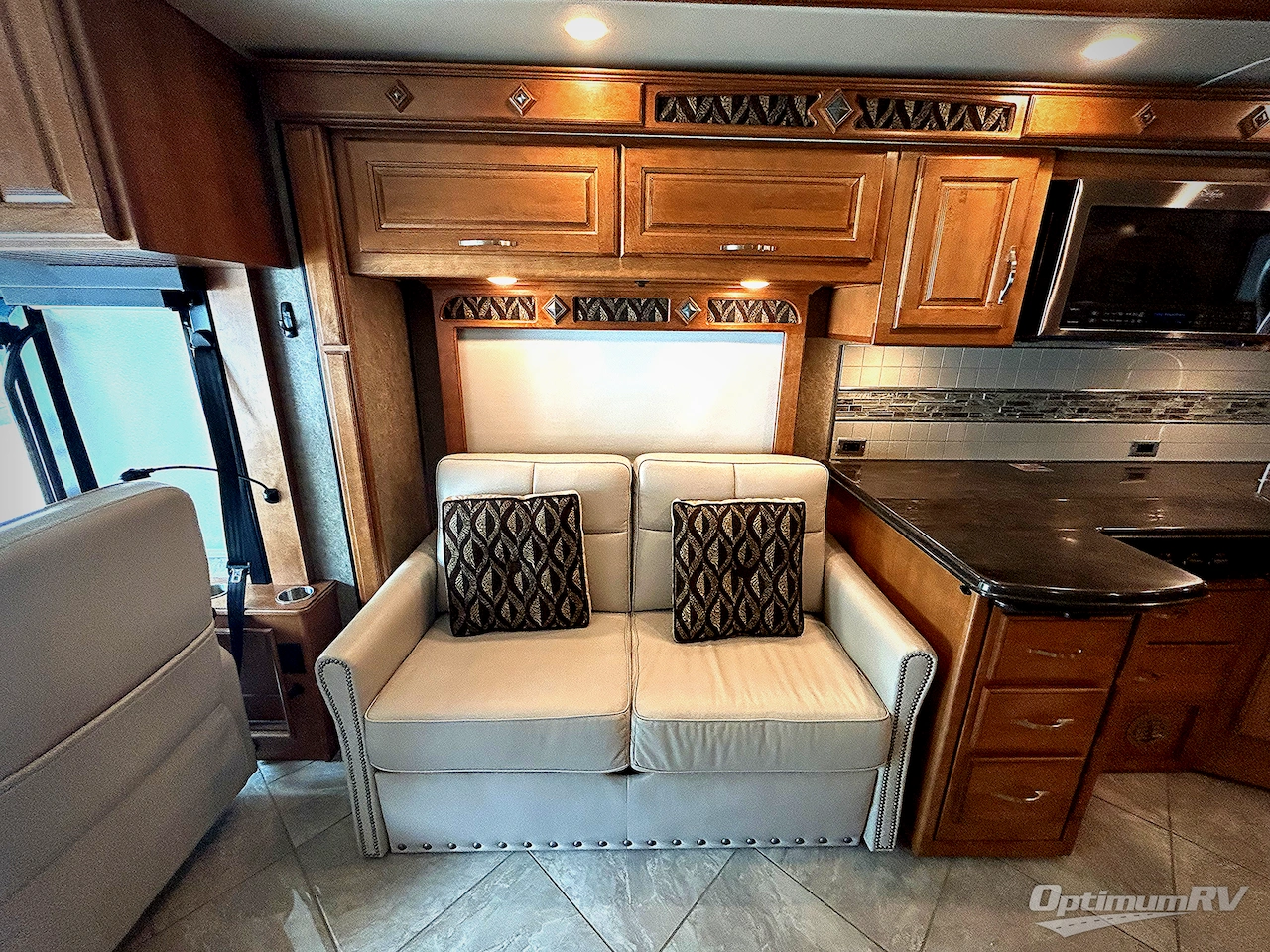 2017 Winnebago Journey 36M Photo 10