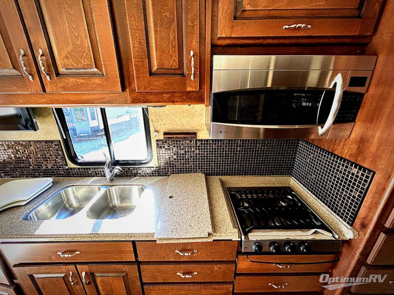 2013 Fleetwood Excursion 33A Photo 10