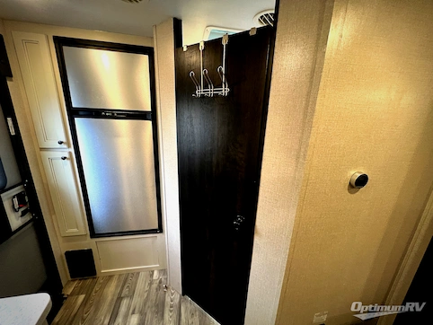 2022 Highland Ridge Range Lite RL212FB RV Photo 4