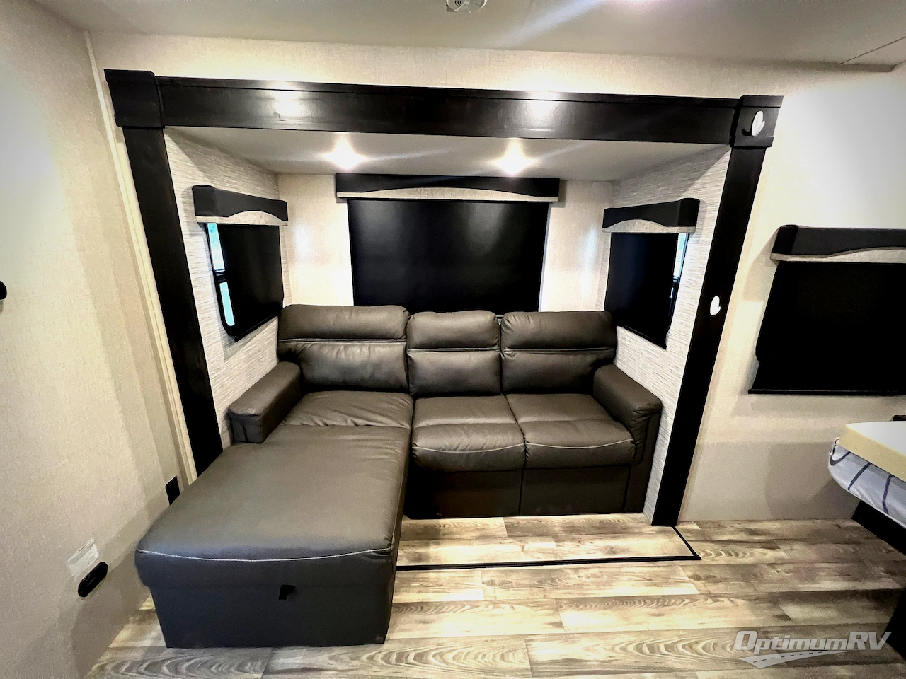 2022 Highland Ridge Range Lite RL212FB Photo 6