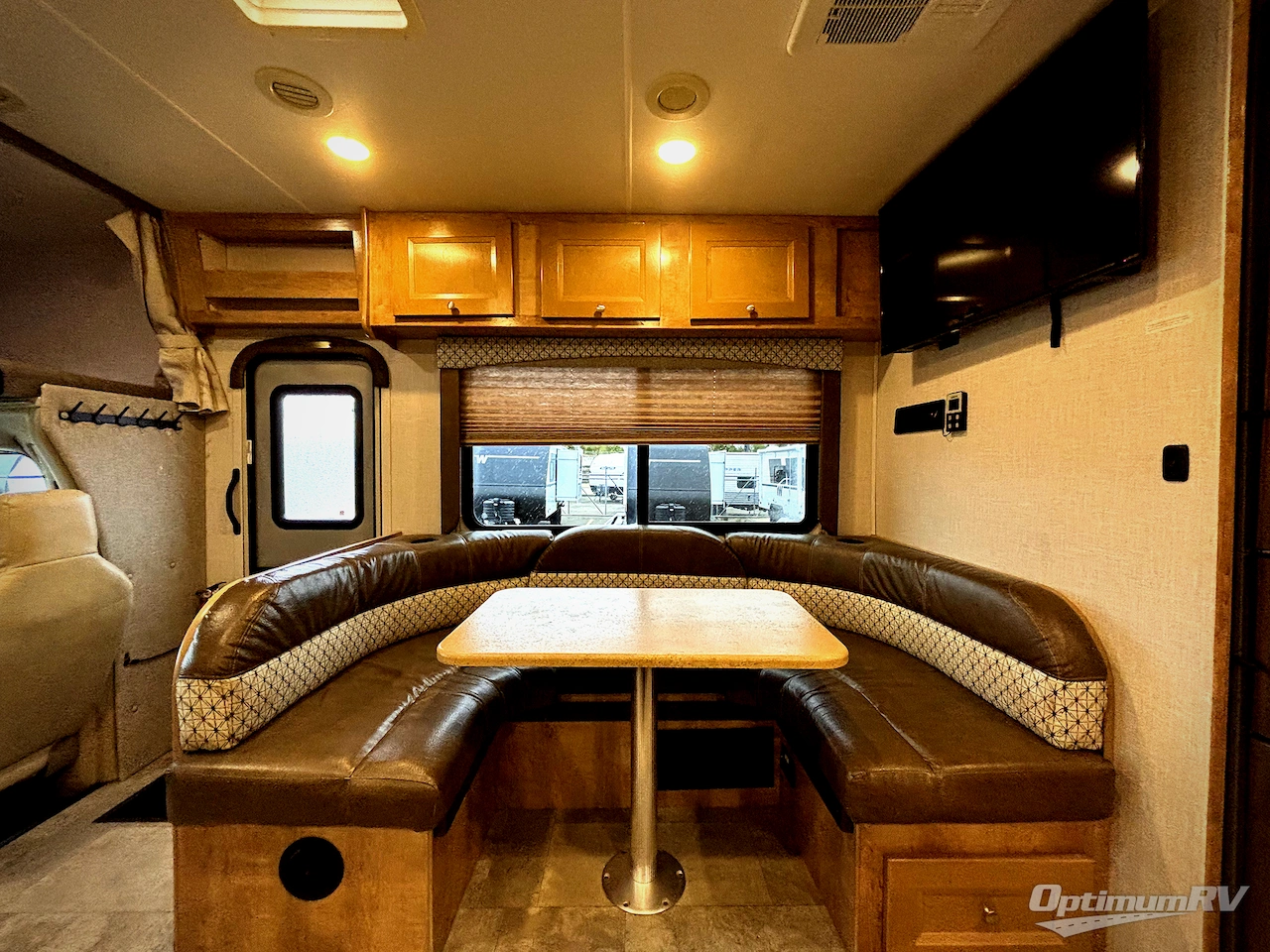 2019 Coachmen Leprechaun 311FS Ford 450 Photo 11