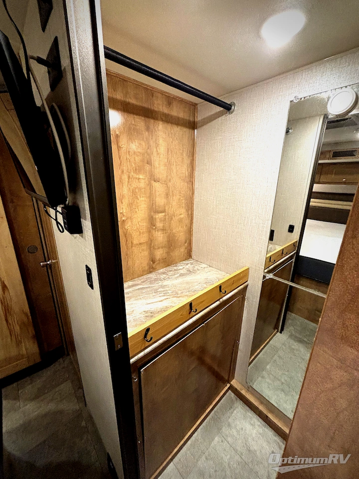 2019 Coachmen Leprechaun 311FS Ford 450 Photo 17