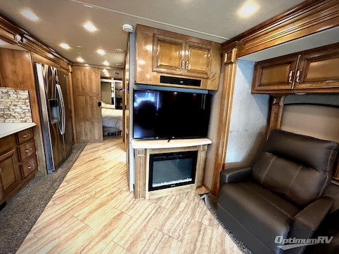 2020 Holiday Rambler Navigator 38F RV Photo 3