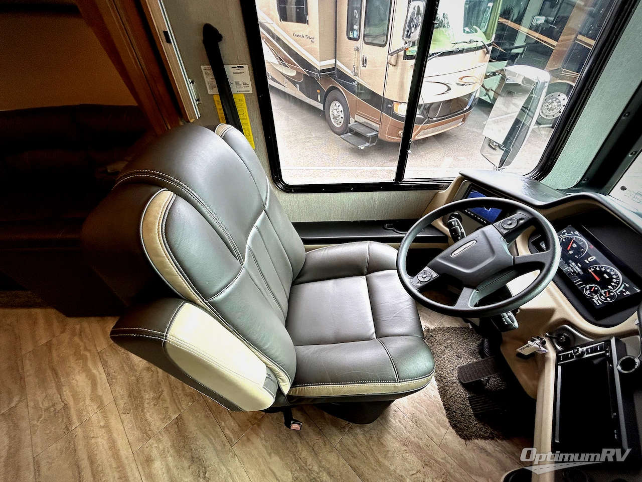 2020 Holiday Rambler Navigator 38F Photo 7