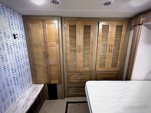 2019 Coachmen Sportscoach SRS RD 339DS RV Photo 4