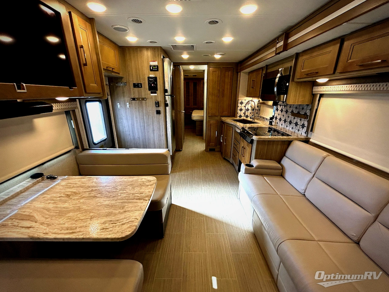 2019 Coachmen Sportscoach SRS RD 339DS Photo 4