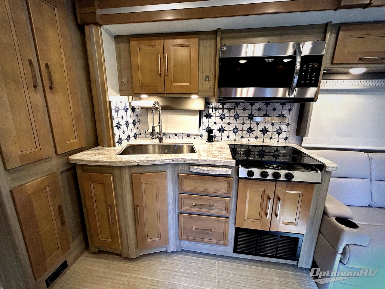 2019 Coachmen Sportscoach SRS RD 339DS Photo 6