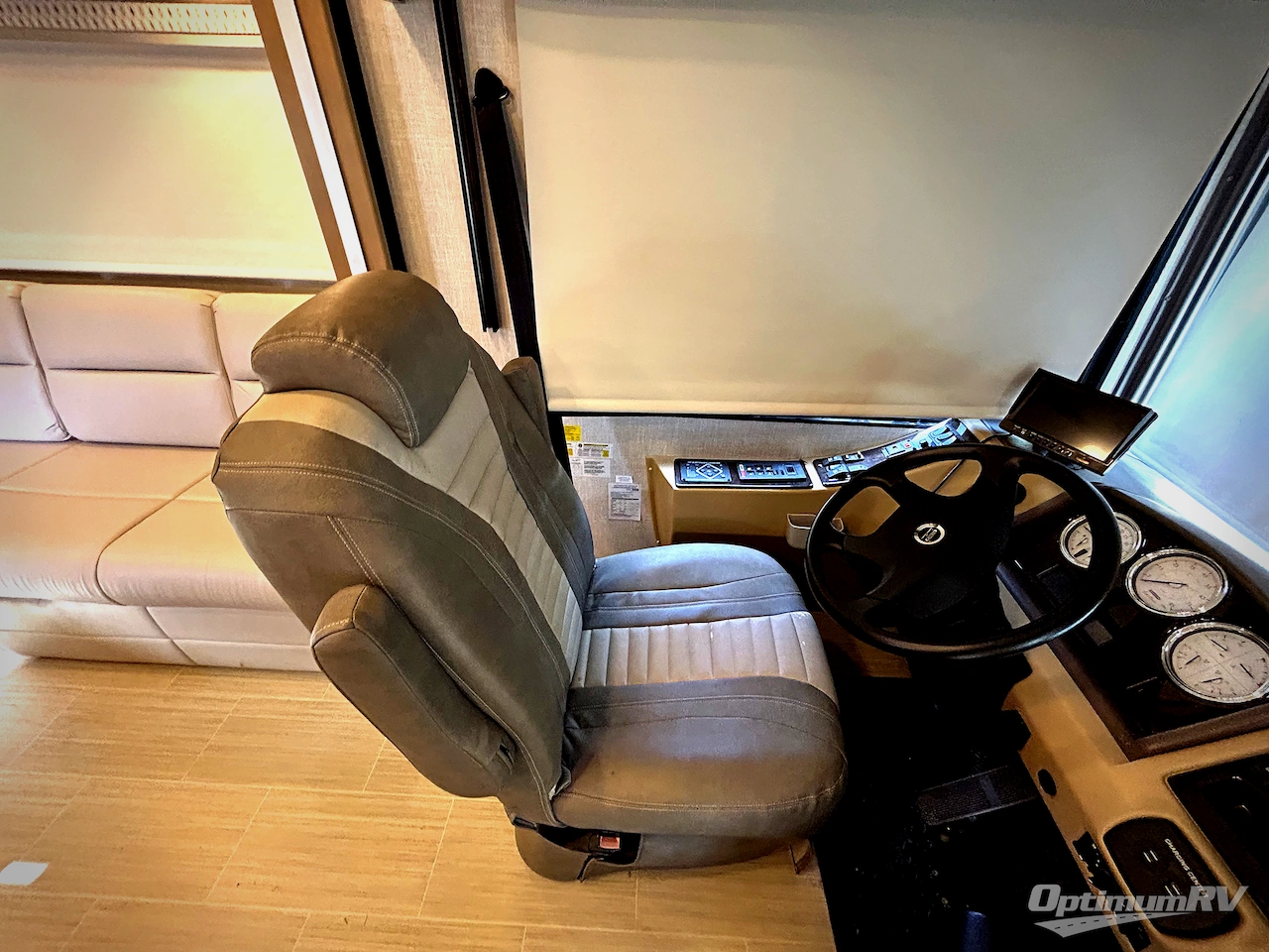 2019 Coachmen Sportscoach SRS RD 339DS Photo 7