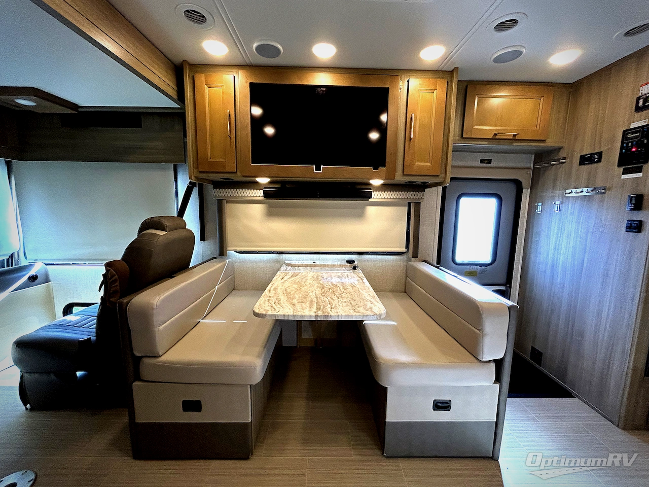 2019 Coachmen Sportscoach SRS RD 339DS Photo 10