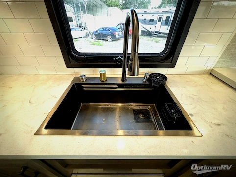 2025 Jayco Pinnacle 38FBRK RV Photo 4