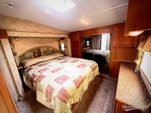 2008 Forest River Cedar Creek Silverback 30LRKSA RV Photo 4