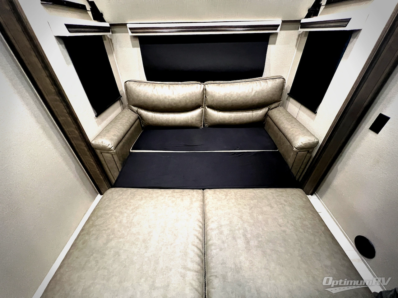 2022 Grand Design Solitude 378MBS Photo 35