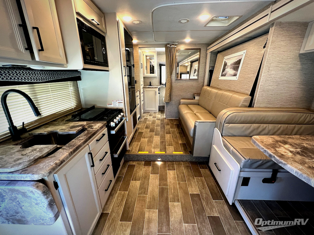 2021 Thor Chateau 25M Photo 4