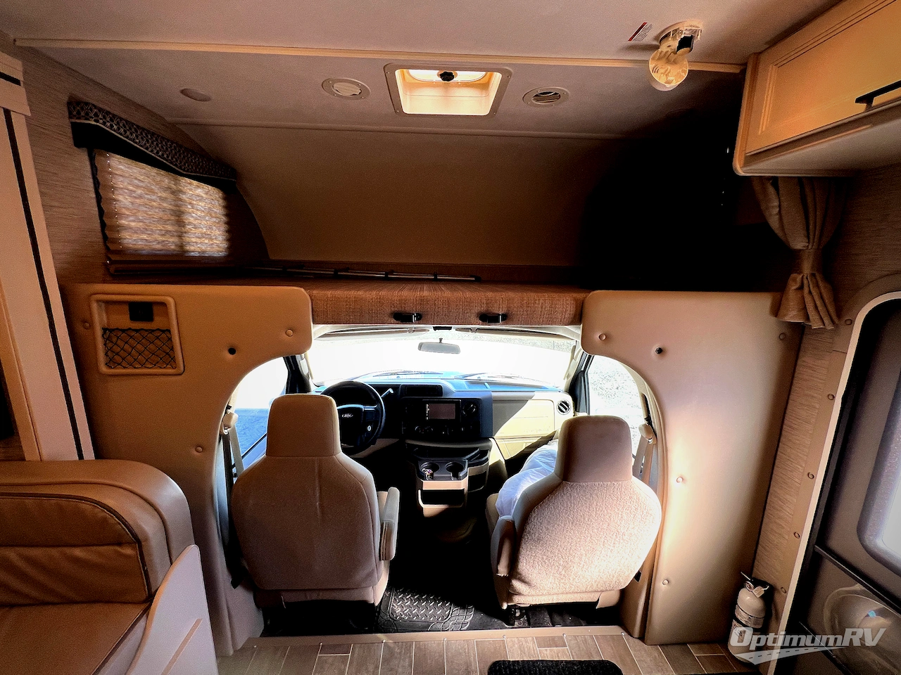 2021 Thor Chateau 25M Photo 6