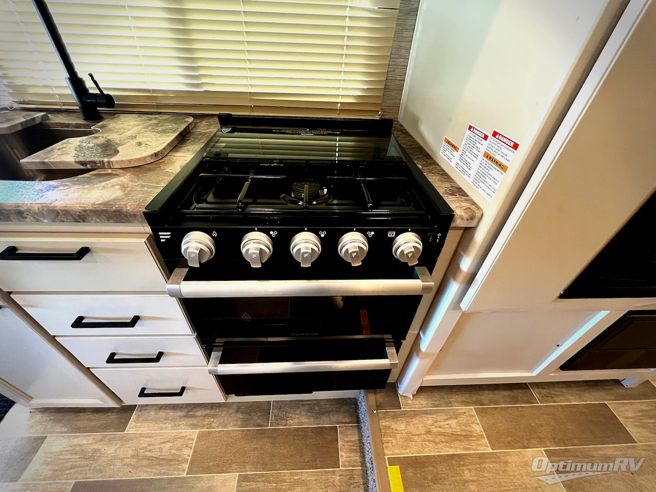 2021 Thor Chateau 25M Photo 12