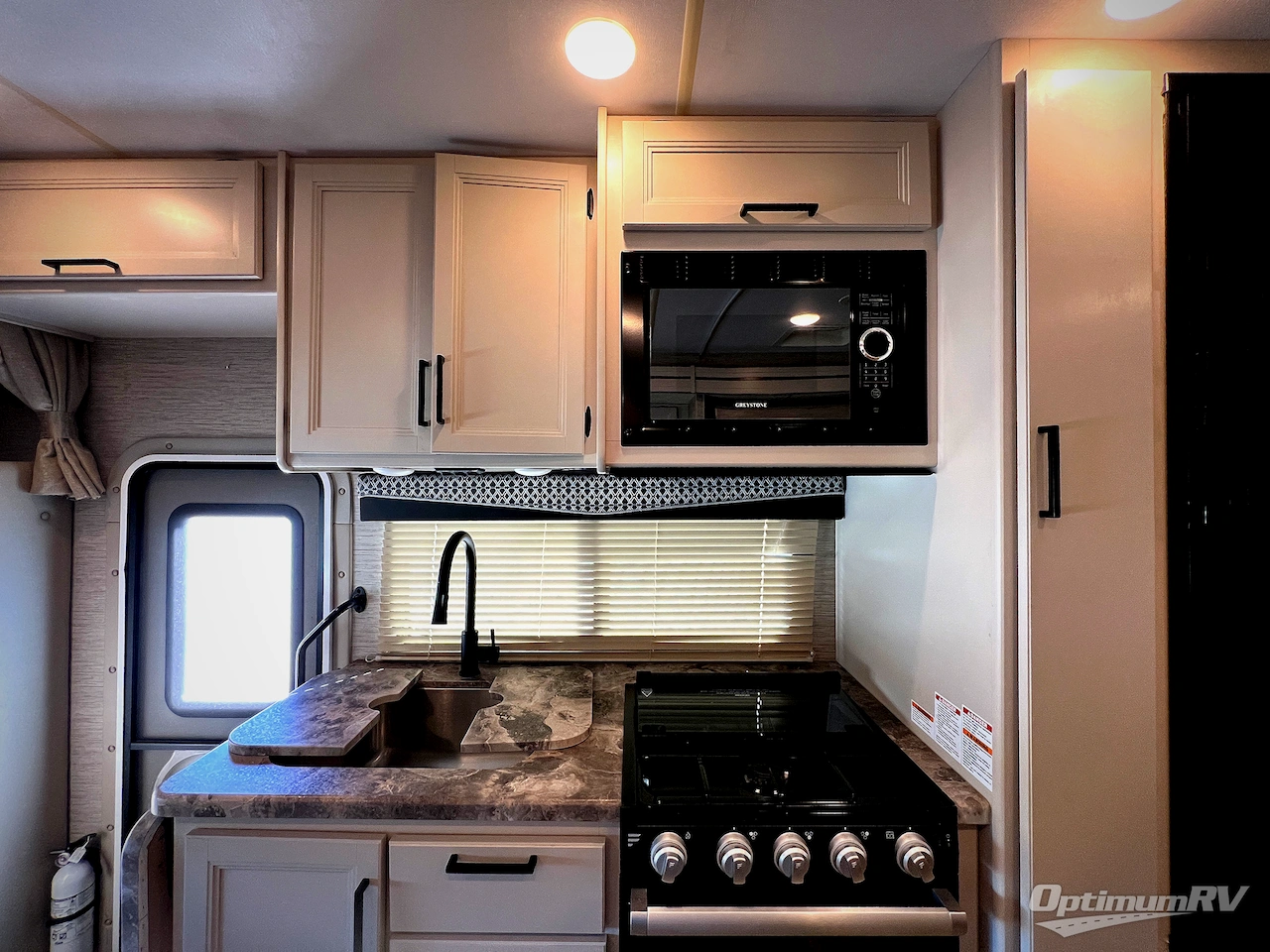 2021 Thor Chateau 25M Photo 13