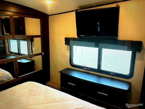 2019 Jayco North Point 377RLBH RV Photo 4