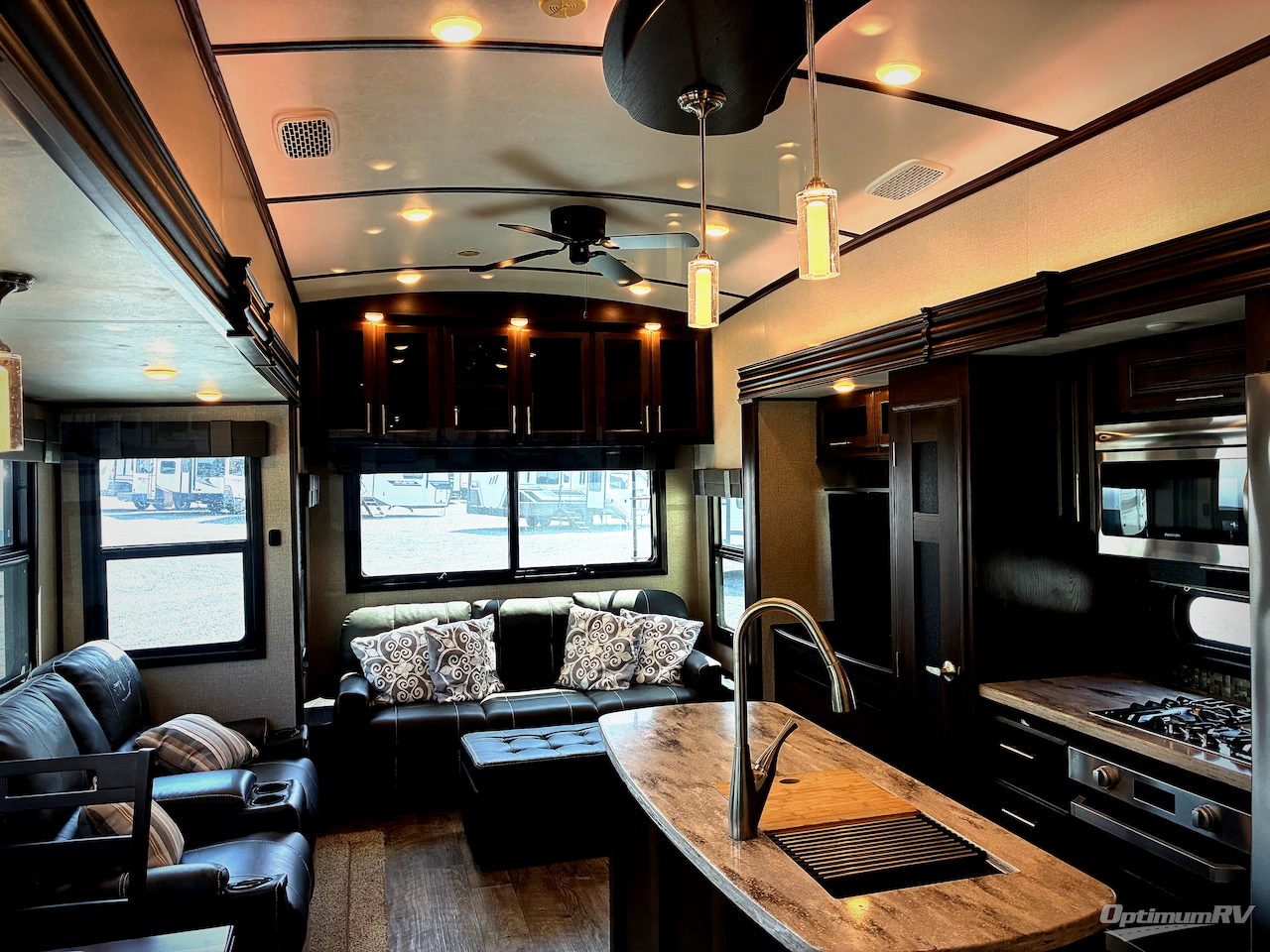 2019 Jayco North Point 377RLBH Photo 4