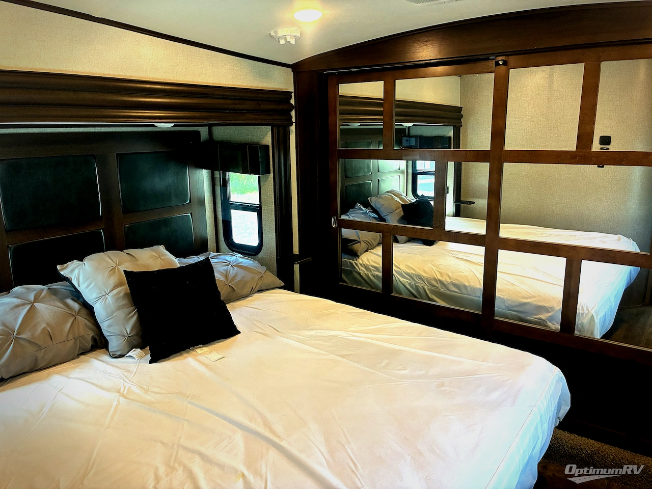 2019 Jayco North Point 377RLBH Photo 15