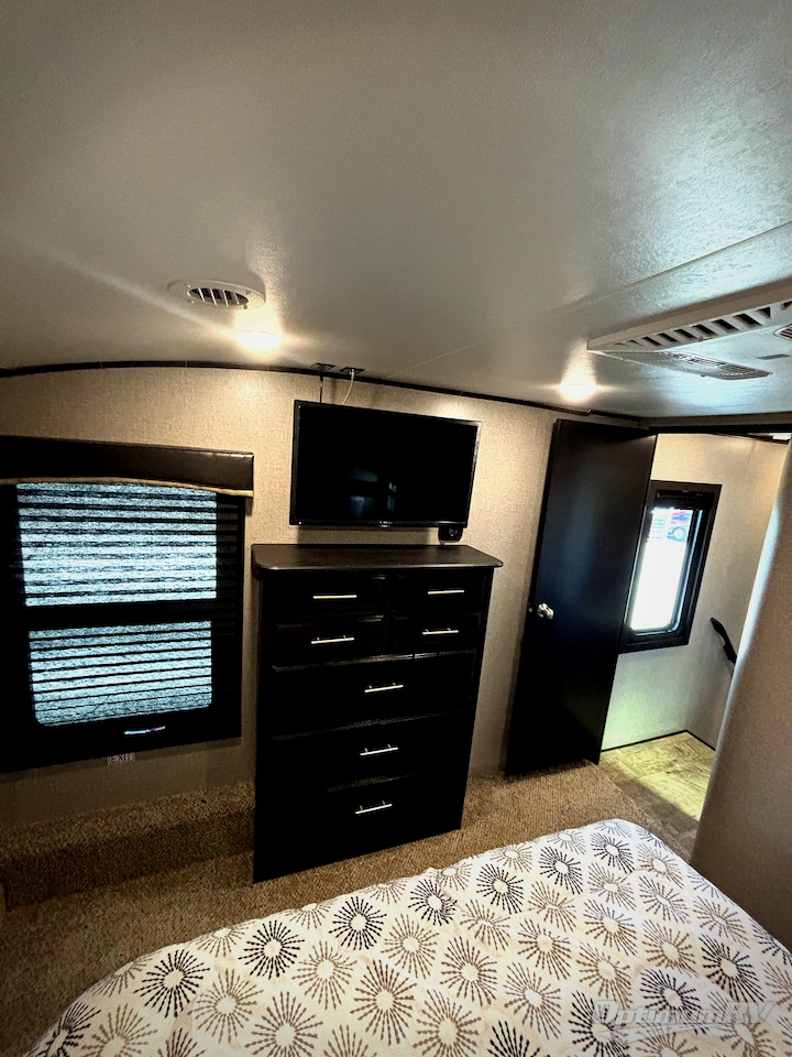 2019 Jayco Eagle 319MLOK Photo 10
