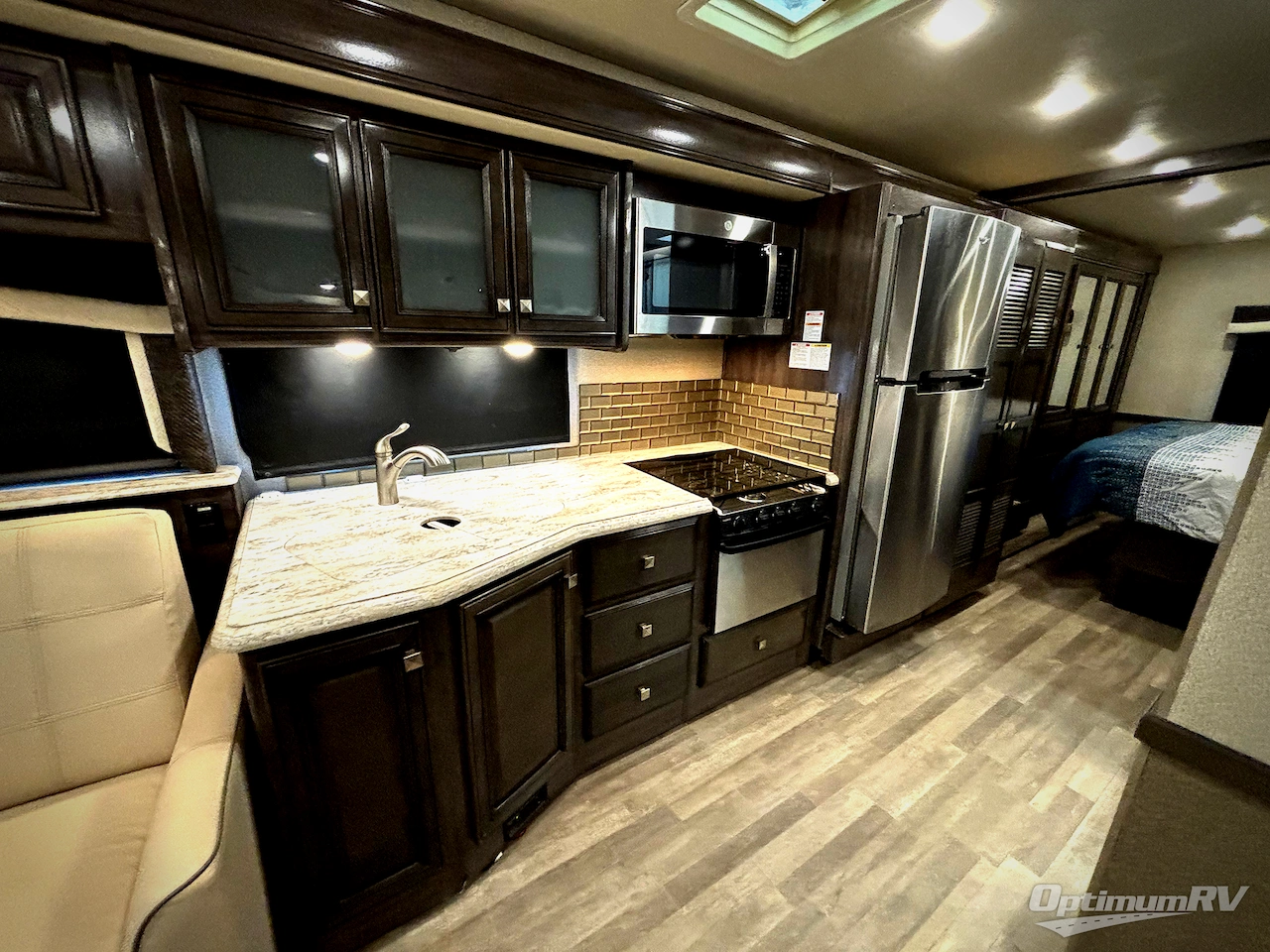 2019 Fleetwood Flair 35R Photo 6