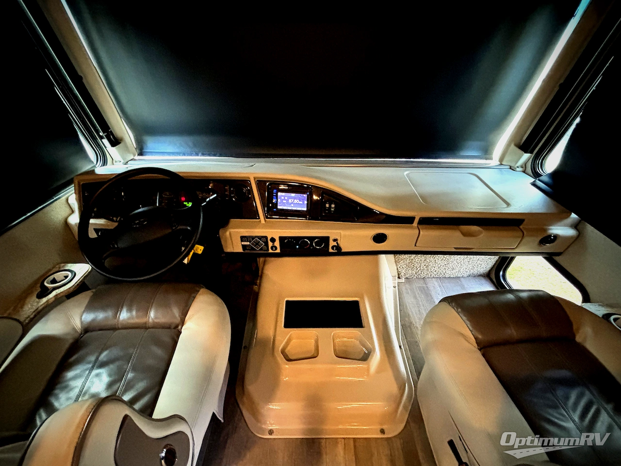 2019 Fleetwood Flair 35R Photo 8