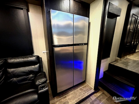 2018 Keystone Fuzion 369 RV Photo 3