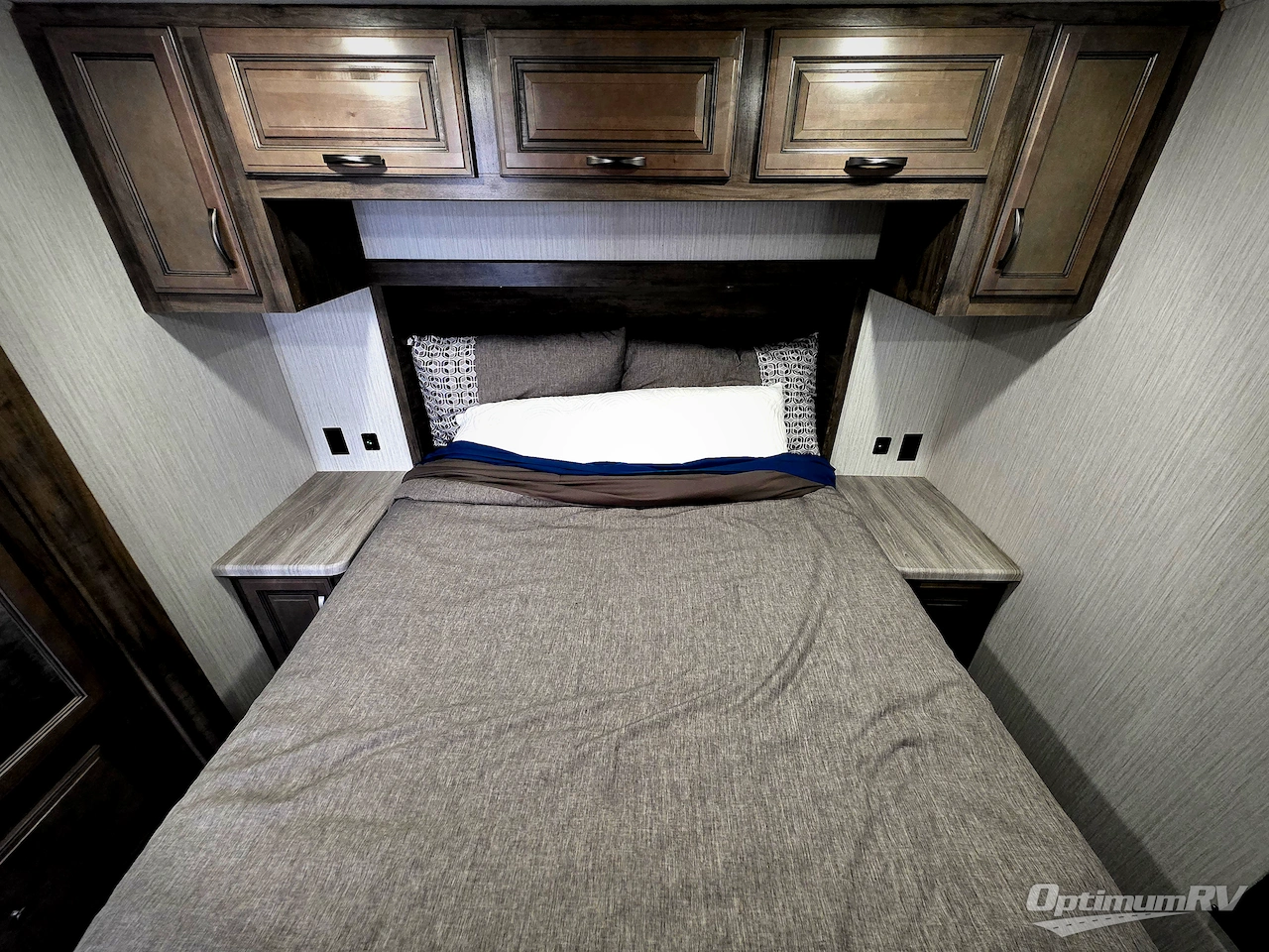 2020 Forest River Sandpiper C-Class 3330BH Photo 20