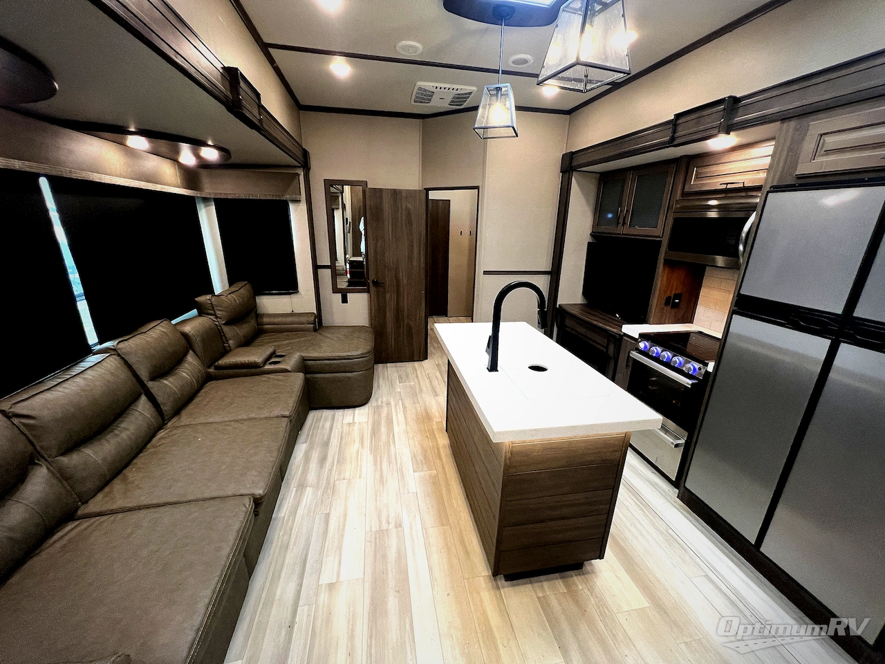 2022 Grand Design Solitude S-Class 3950BH Photo 5