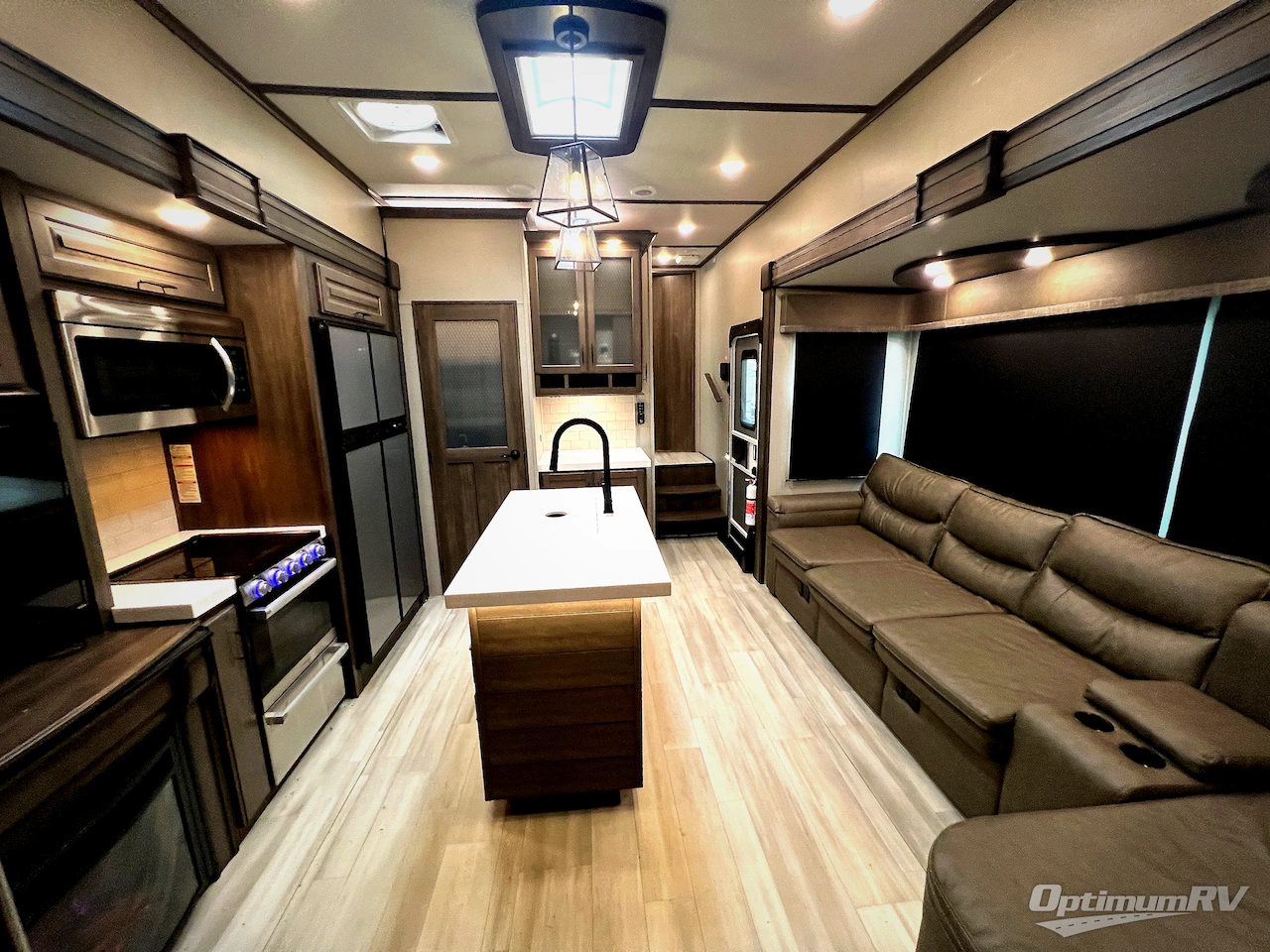 2022 Grand Design Solitude S-Class 3950BH Photo 4