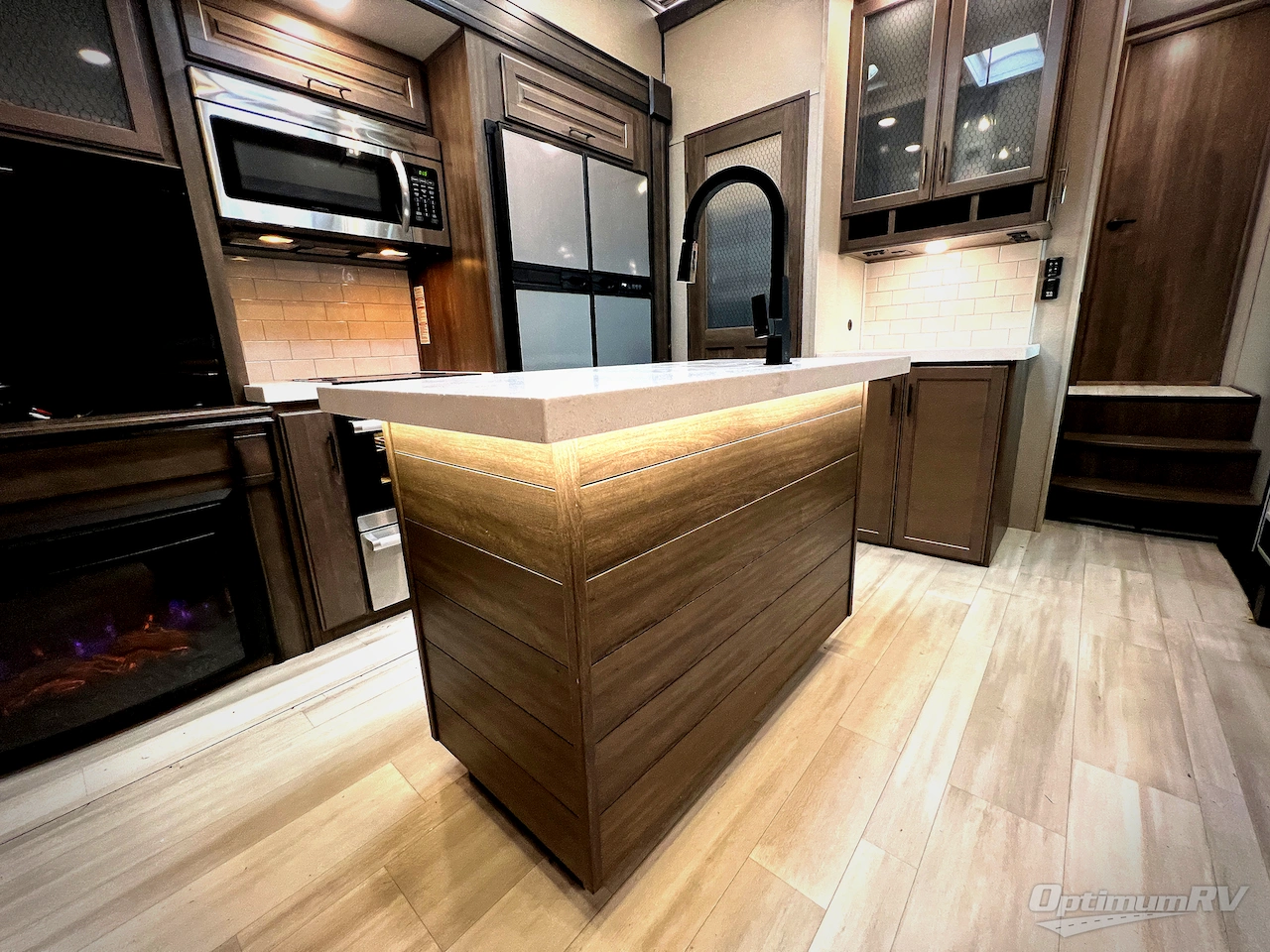 2022 Grand Design Solitude S-Class 3950BH Photo 14