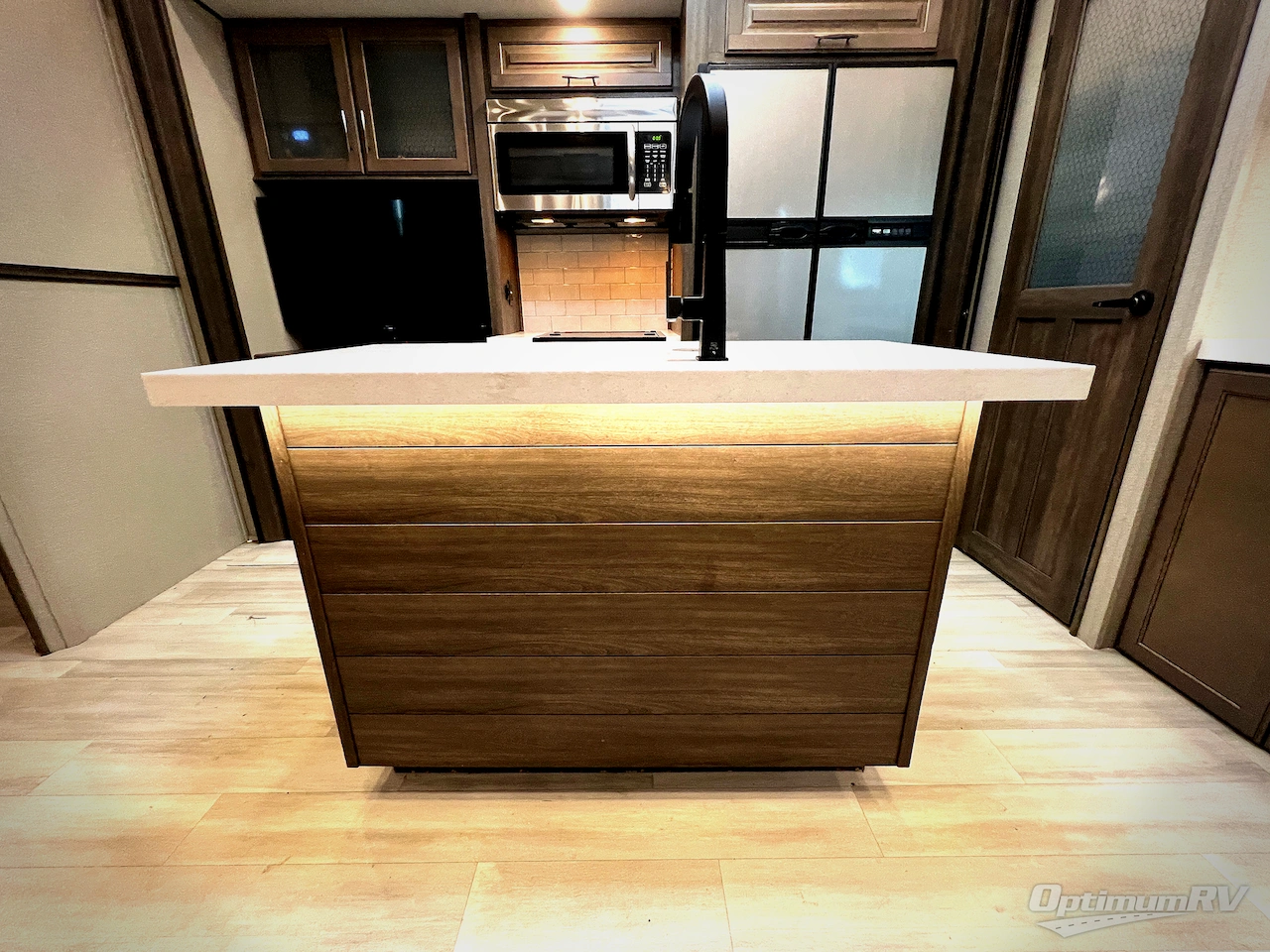 2022 Grand Design Solitude S-Class 3950BH Photo 15