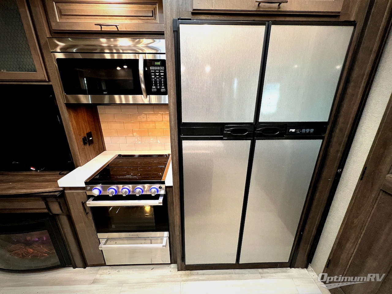 2022 Grand Design Solitude S-Class 3950BH Photo 16