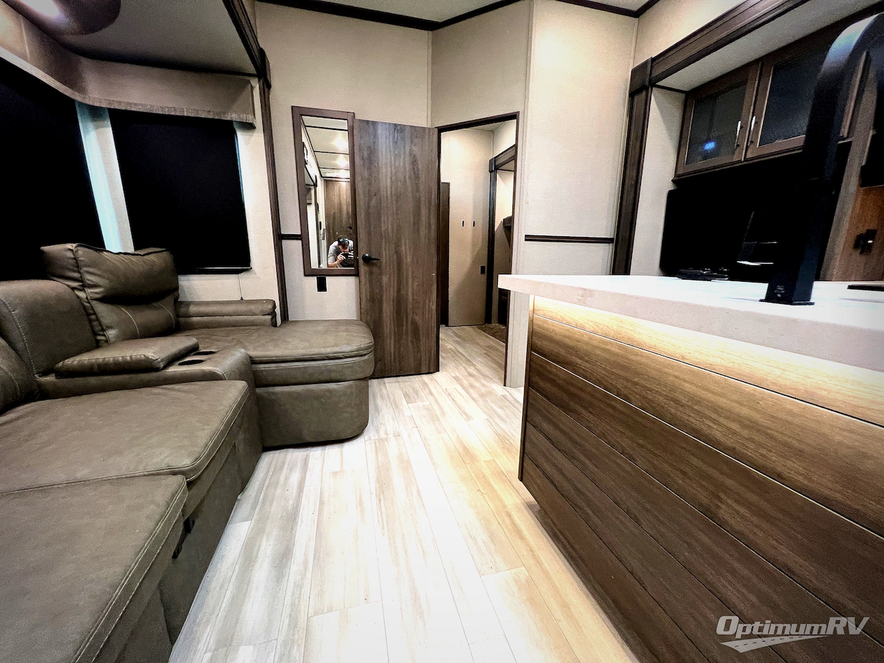 2022 Grand Design Solitude S-Class 3950BH Photo 24