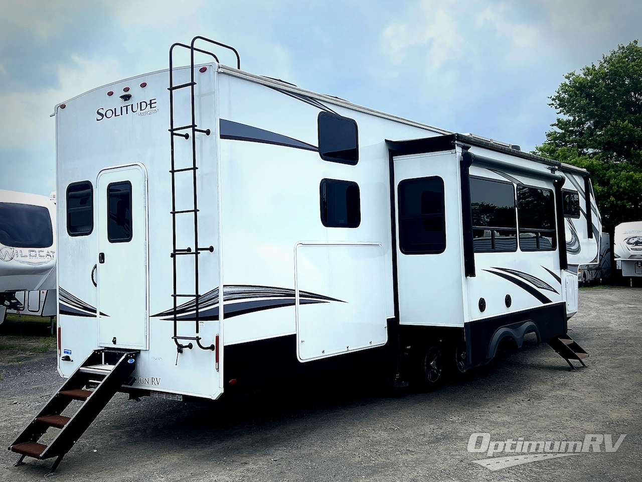 2022 Grand Design Solitude S-Class 3950BH Photo 2