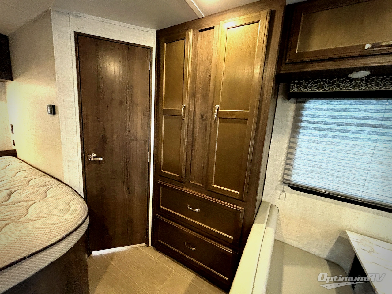 2021 Gulf Stream Conquest Class C 6237LE Photo 14