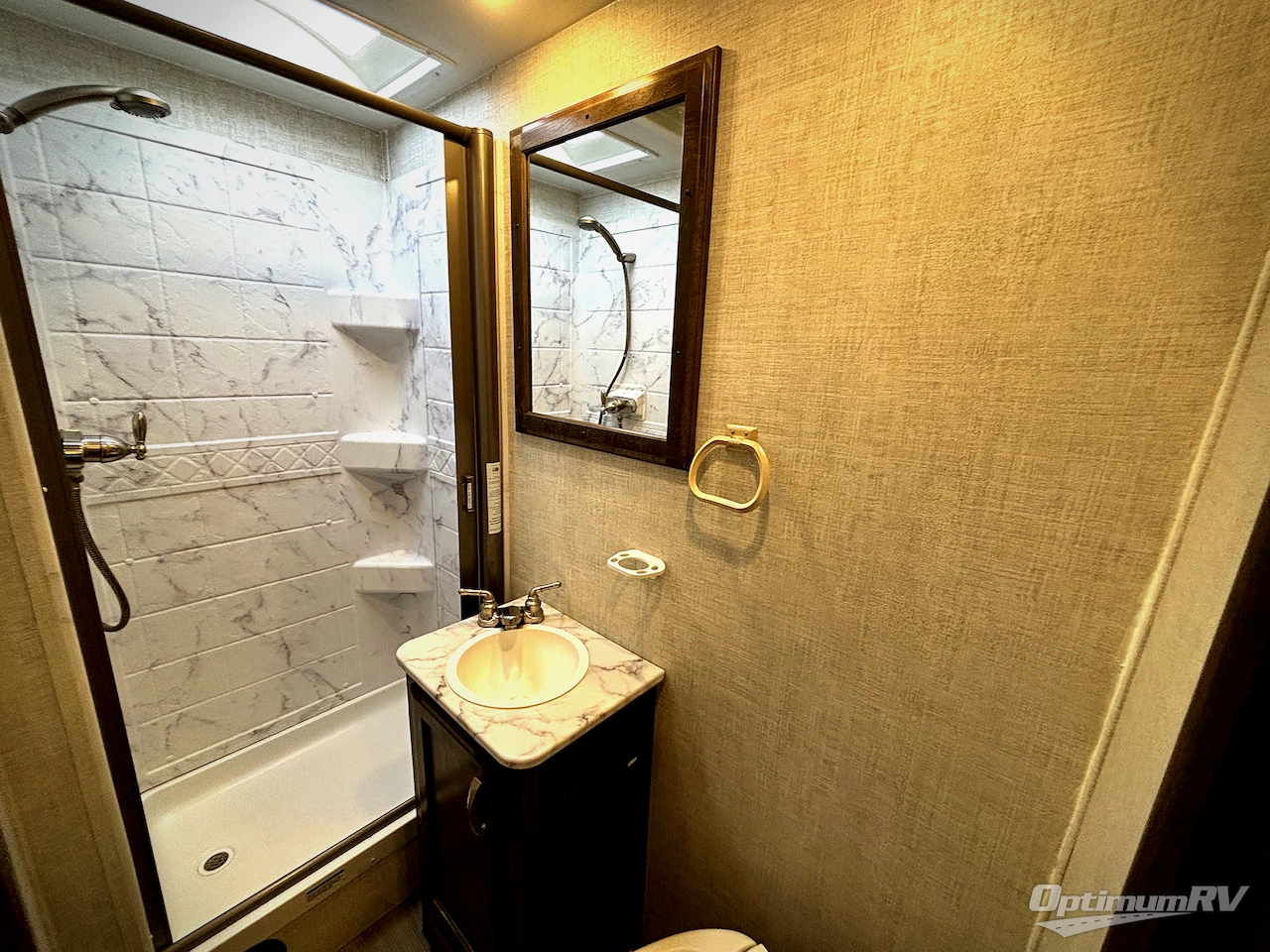 2021 Gulf Stream Conquest Class C 6237LE Photo 16