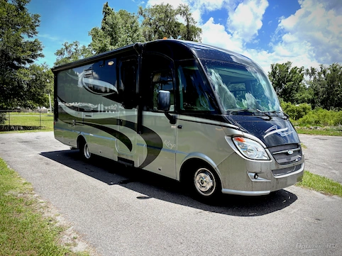 Used 2010 Itasca Reyo 25R Featured Photo