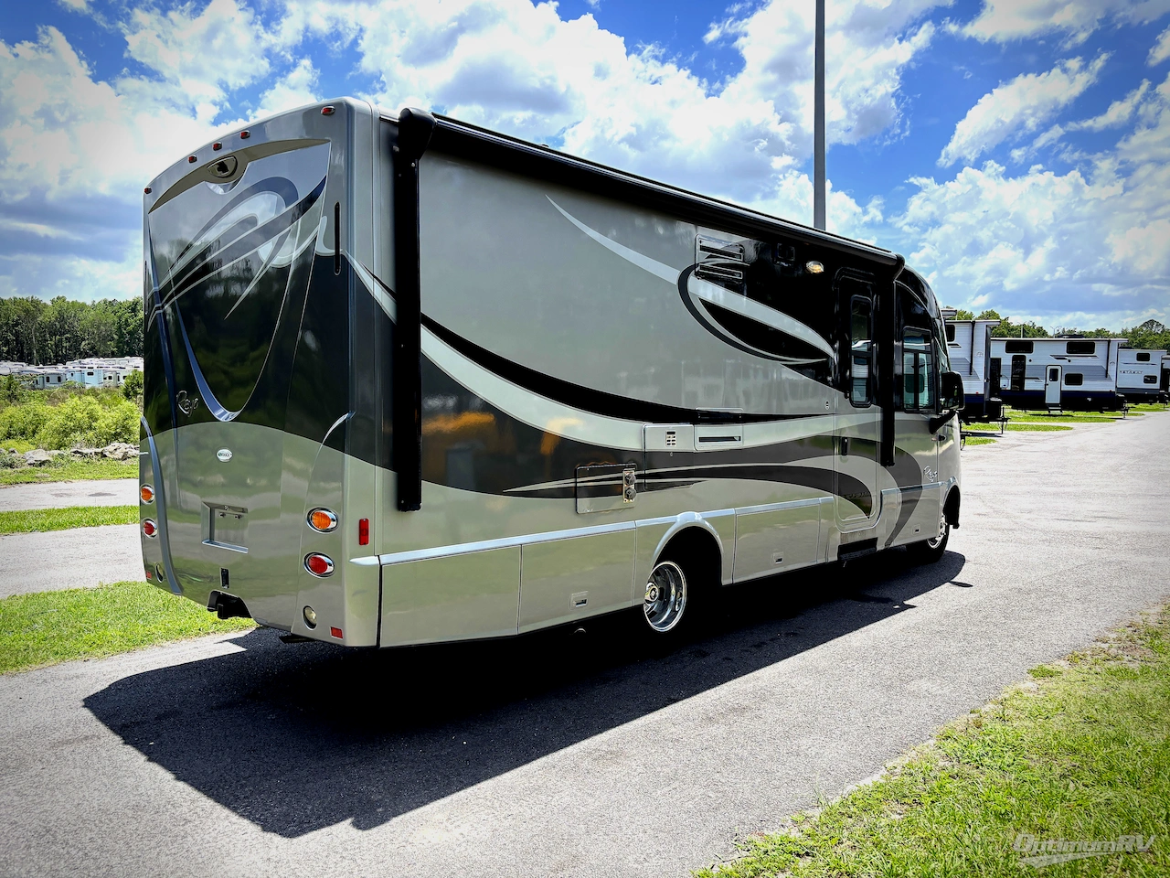 2010 Itasca Reyo 25R Photo 2