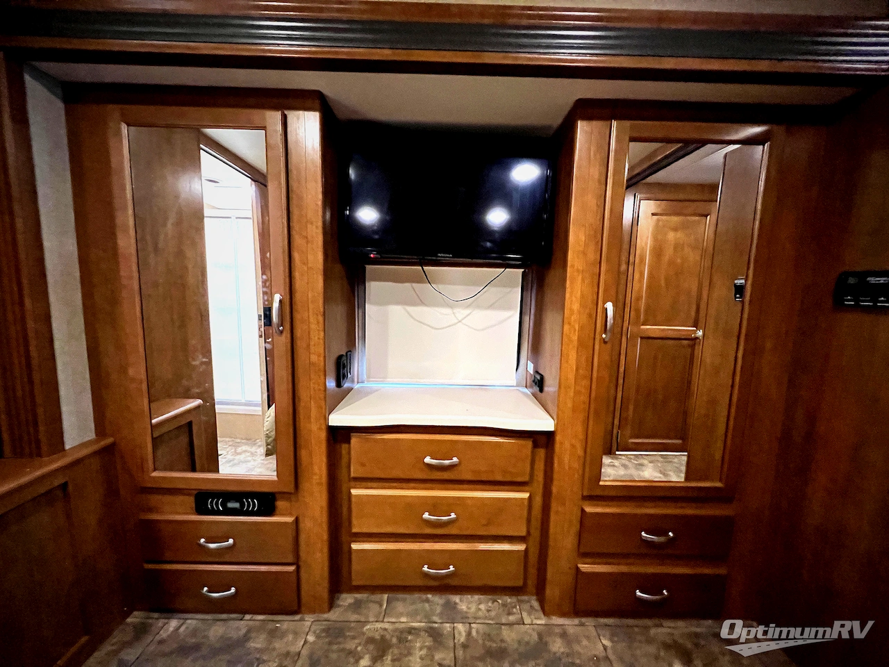 2015 Thor Challenger 37LX Photo 31
