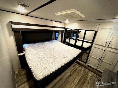 2023 Keystone Sprinter Limited 3900DBL RV Photo 2