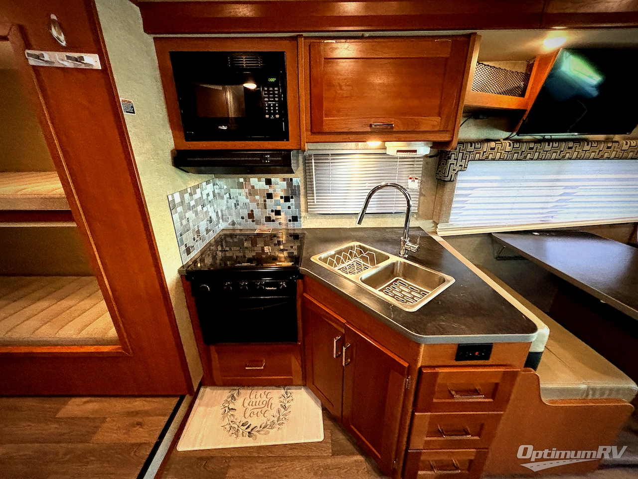 2019 Winnebago Spirit 31G Photo 6
