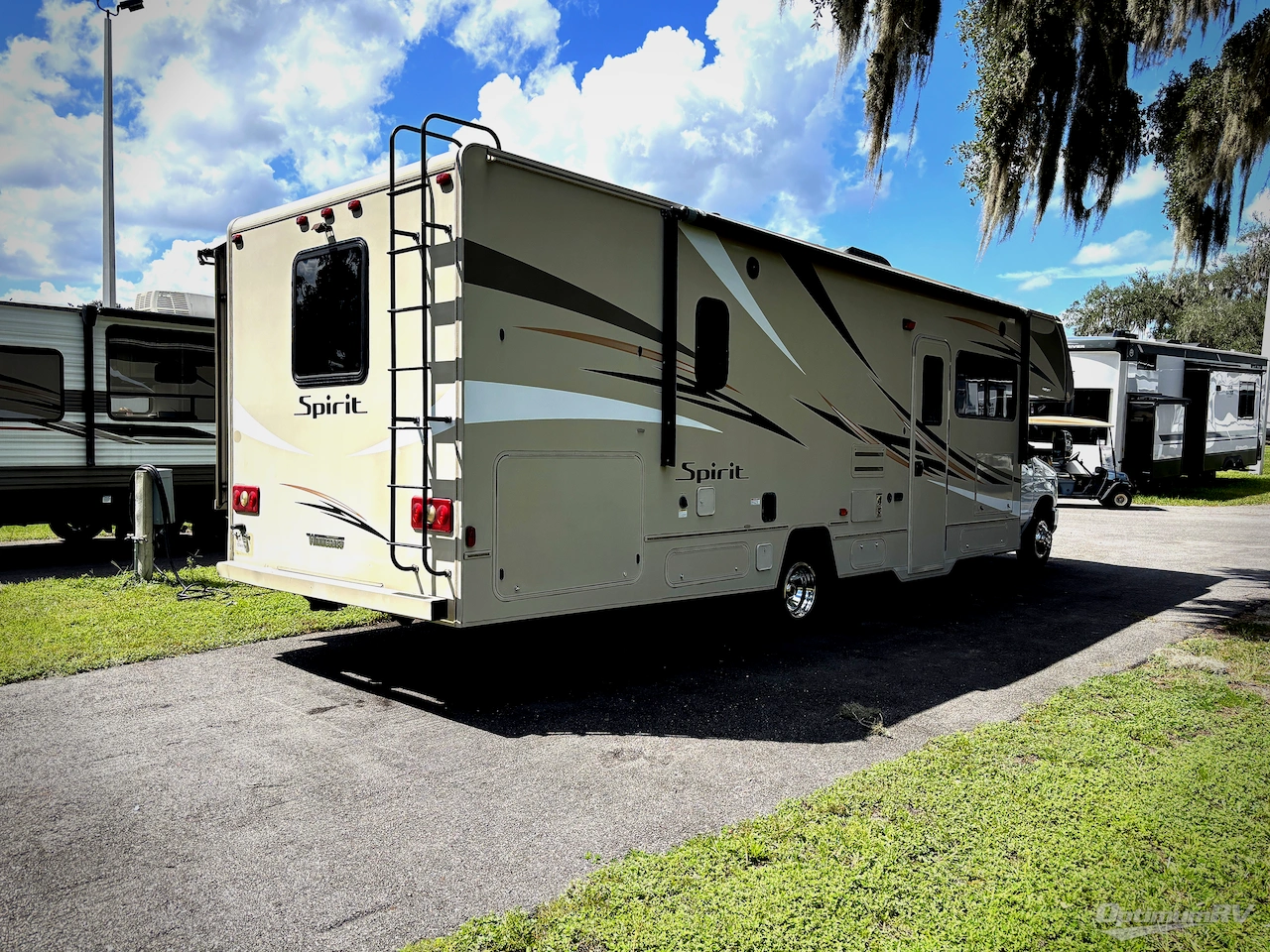 2019 Winnebago Spirit 31G Photo 2