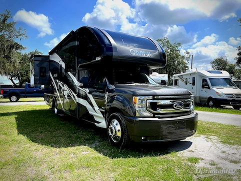 Used 2021 Thor Omni XG32 Featured Photo
