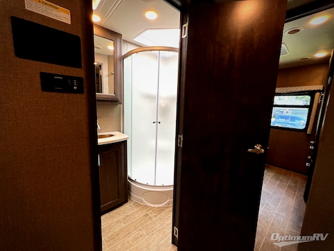 2021 Thor Omni XG32 RV Photo 4