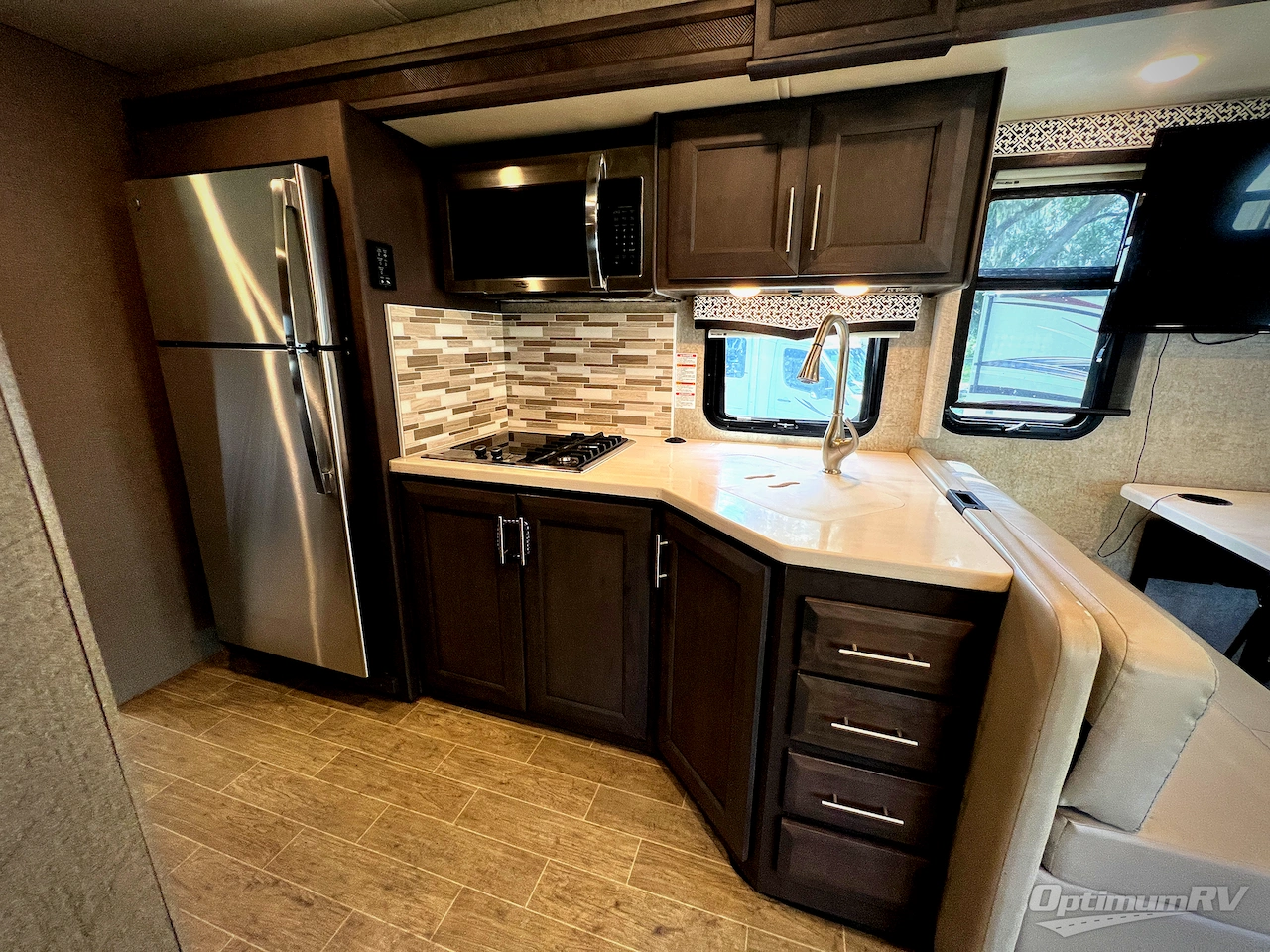2021 Thor Omni XG32 Photo 10