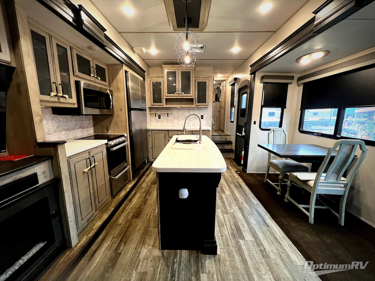 2023 Keystone Avalanche 390DS Photo 5