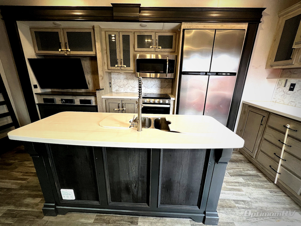 2023 Keystone Avalanche 390DS Photo 14