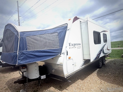 2011 Keystone Passport Express SL 235EXP RV Photo 2